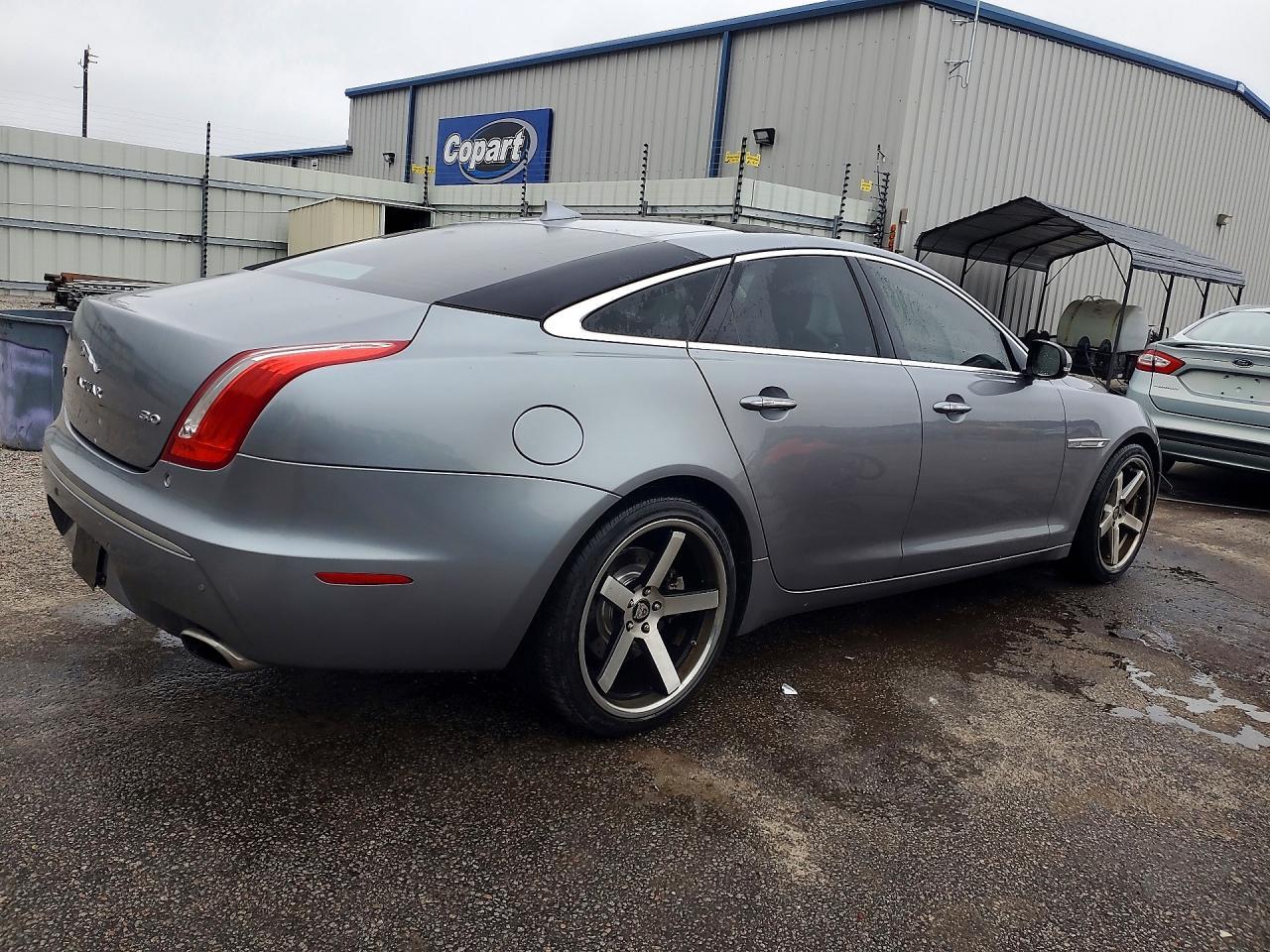 2013 Jaguar Xj - Image 3