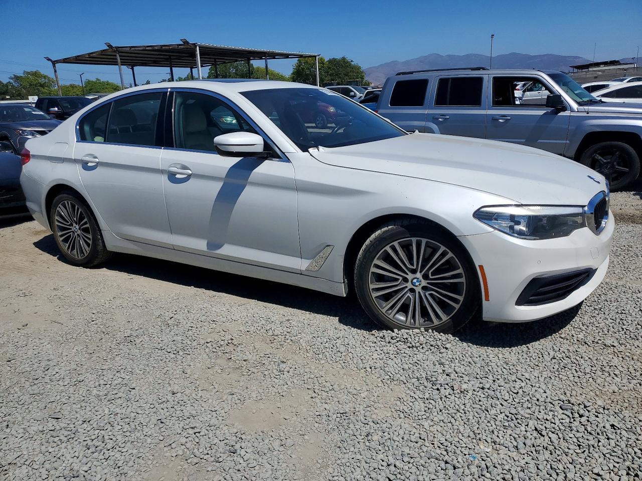 2019 BMW 530 I - Фото 4