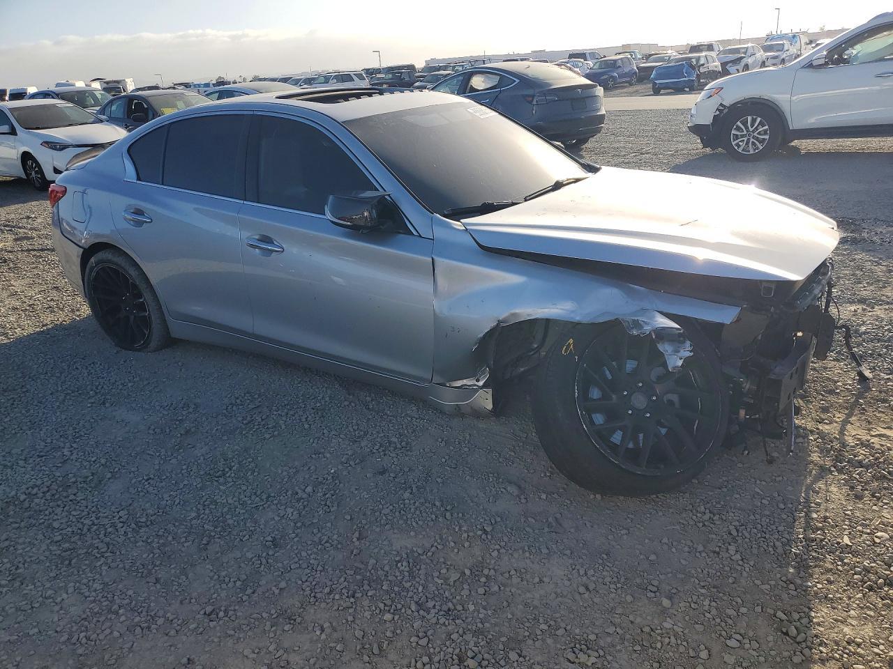 2015 Infiniti Q50 Premium - Image 4