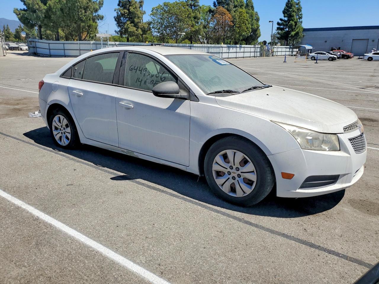 2013 Chevrolet Cruze Ls - Image 4