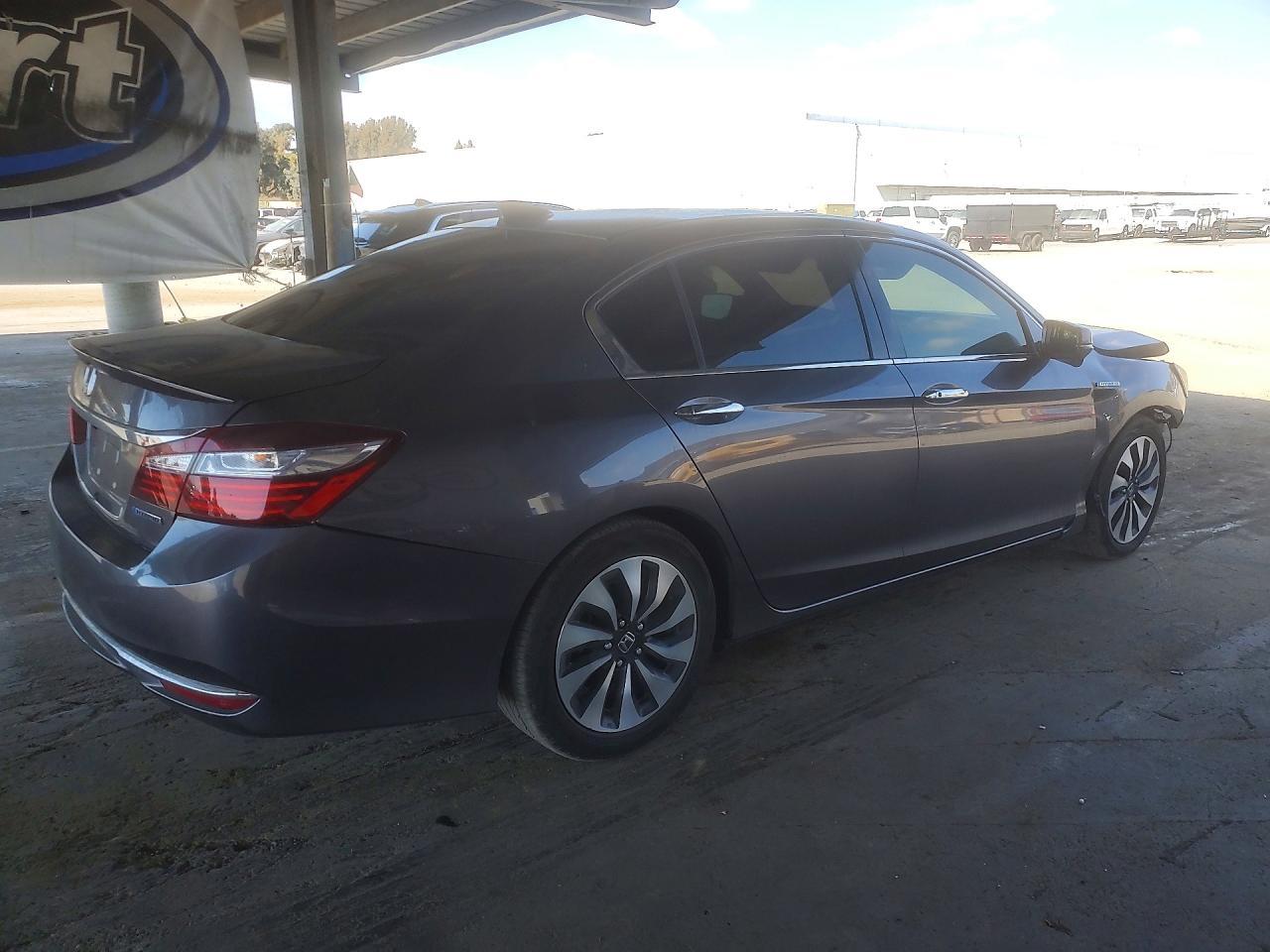 2017 Honda Accord Hybrid Exl - Image 3