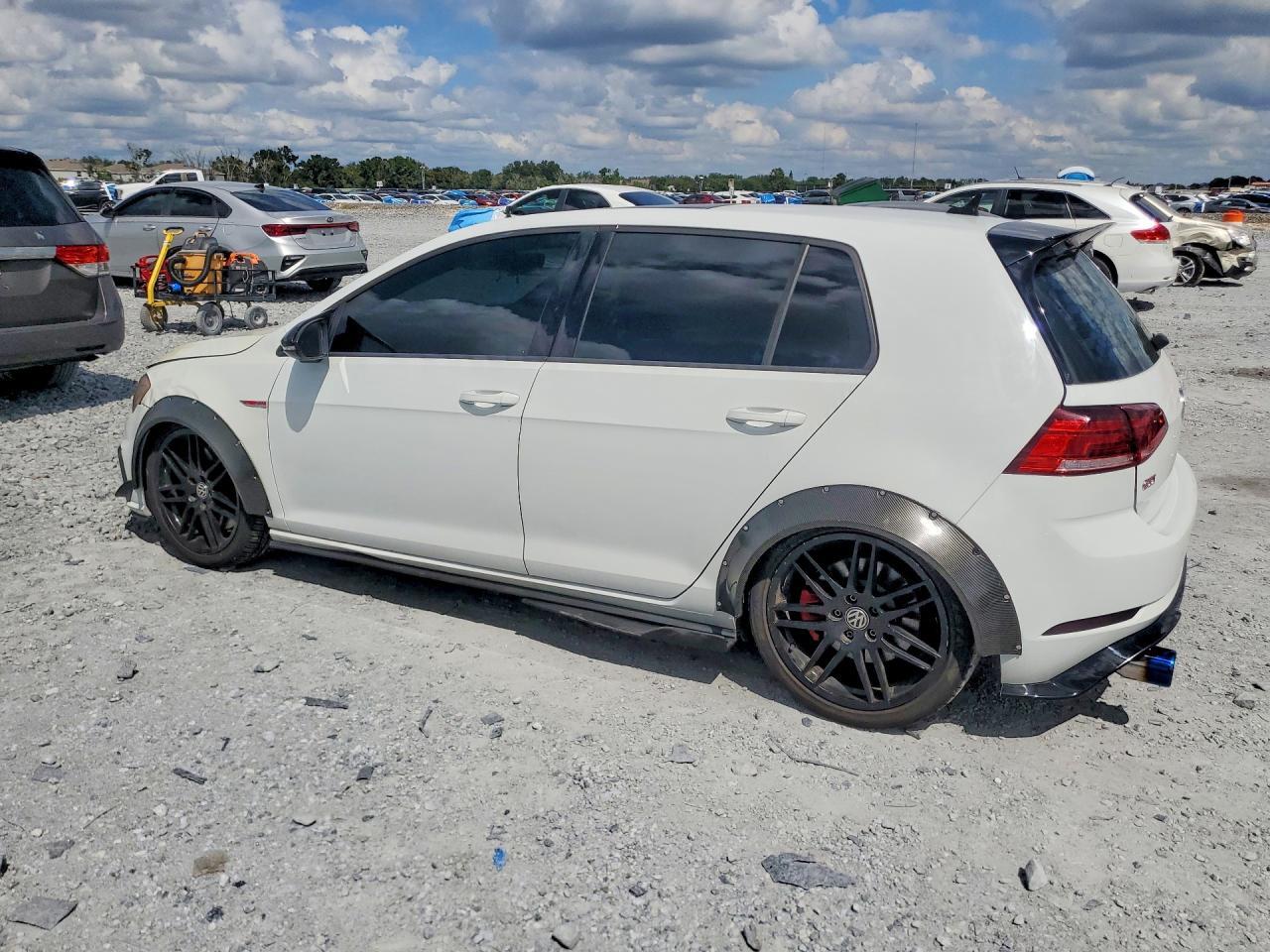 2021 Volkswagen Gti S - Фото 2