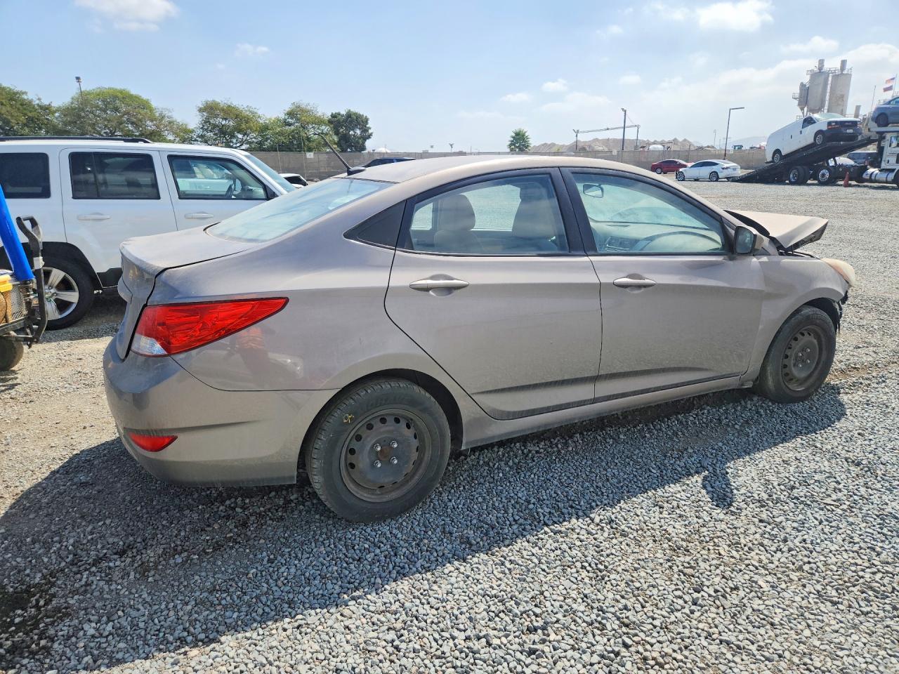2013 Hyundai Accent Gls - Фото 3