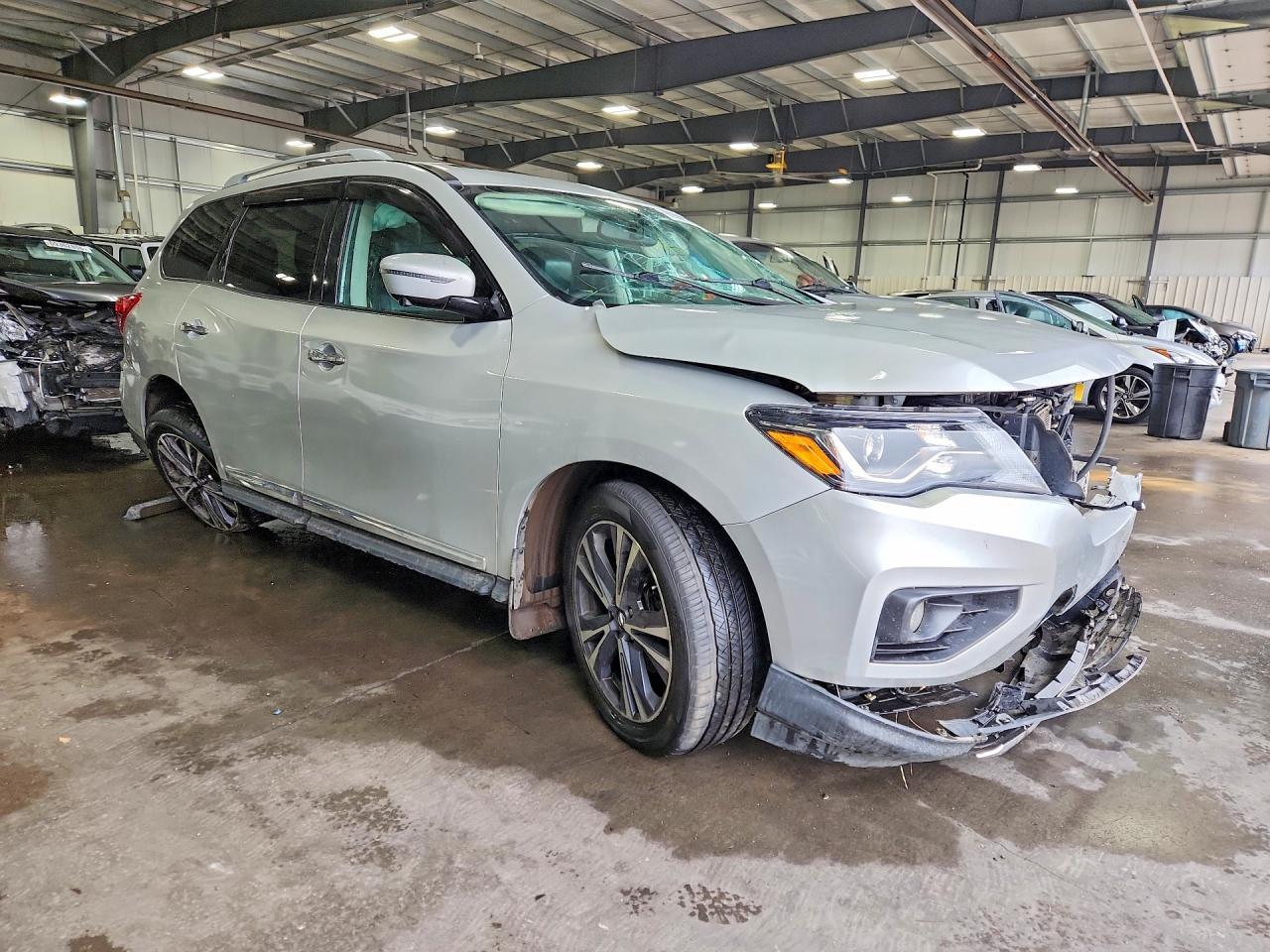 2017 Nissan Pathfinder Platinum - Фото 4