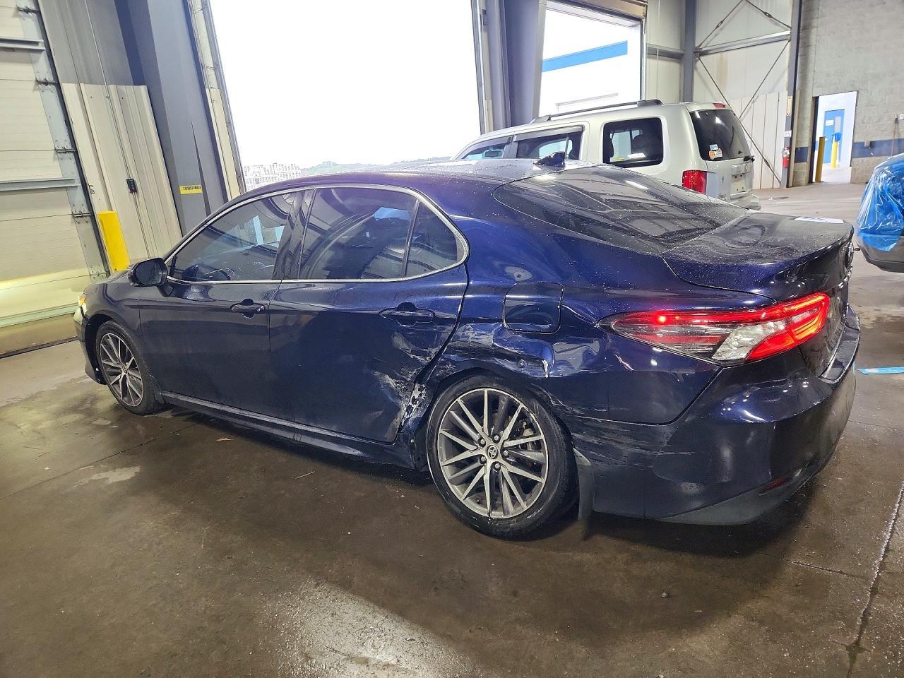 2021 Toyota Camry Xle - Фото 2