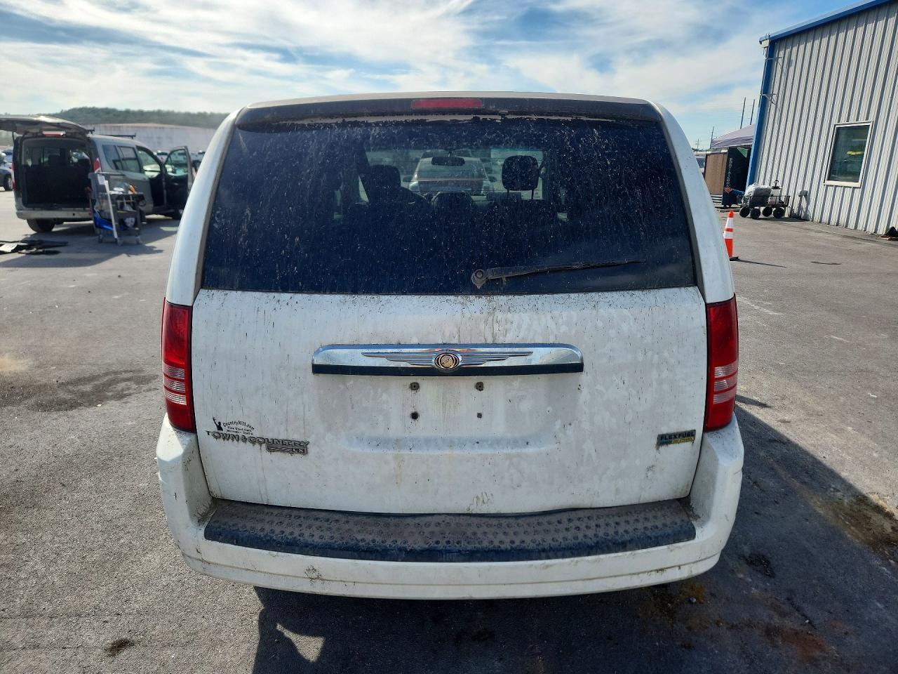 2008 Chrysler Town & Country Lx - Image 6