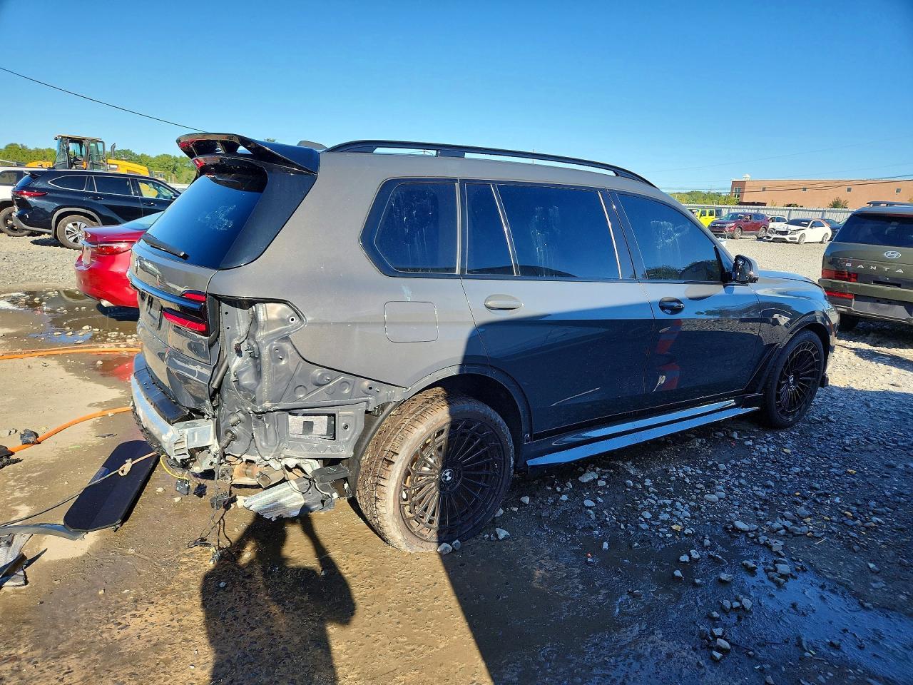2025 BMW X7 xDrive40I - Image 3