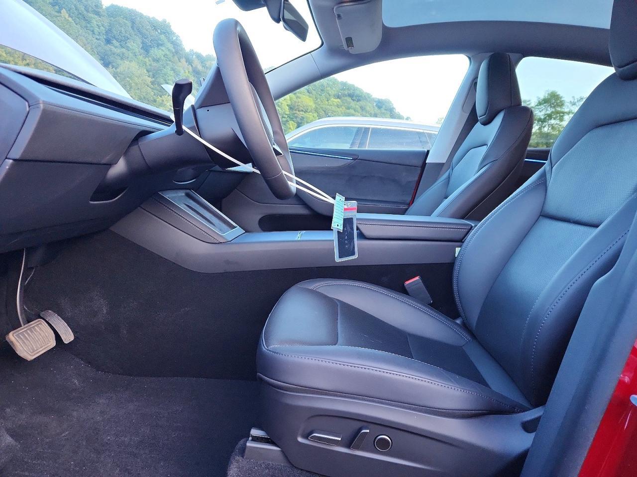 2026 Tesla Model Y - Image 7