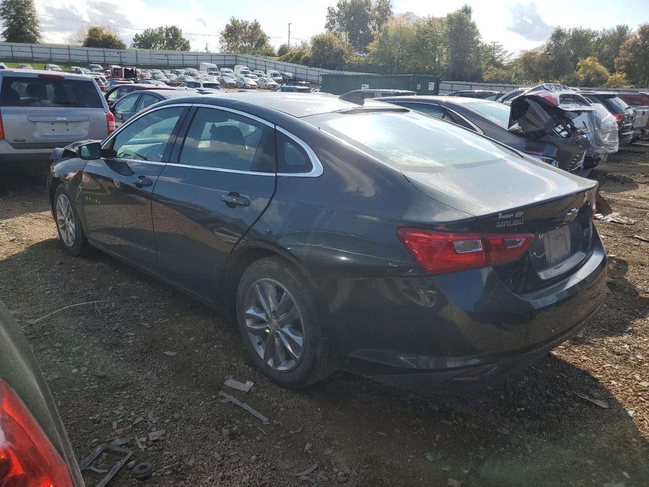 2017 Chevrolet Malibu Lt - Image 2