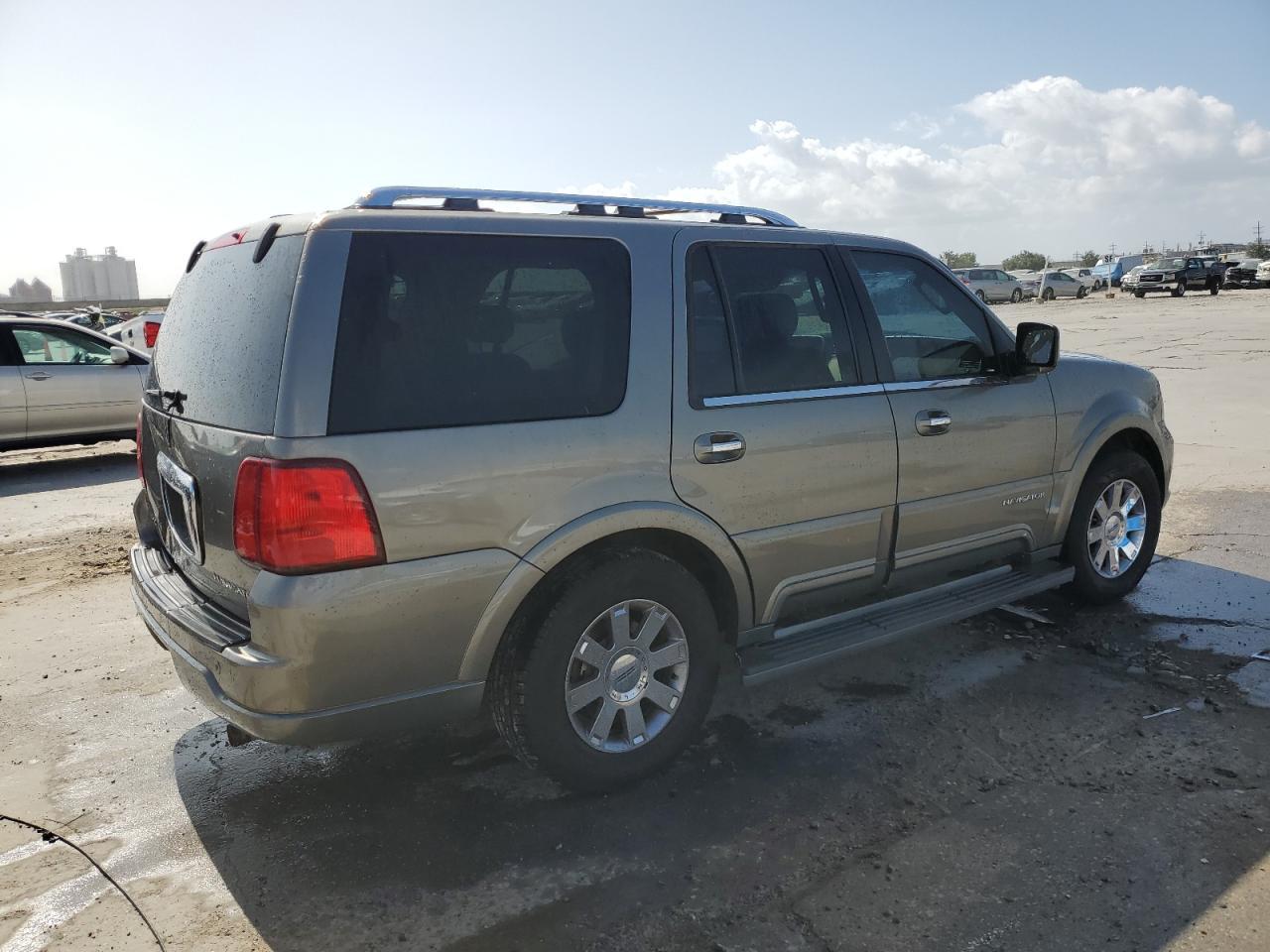 2003 Lincoln Navigator - Image 3