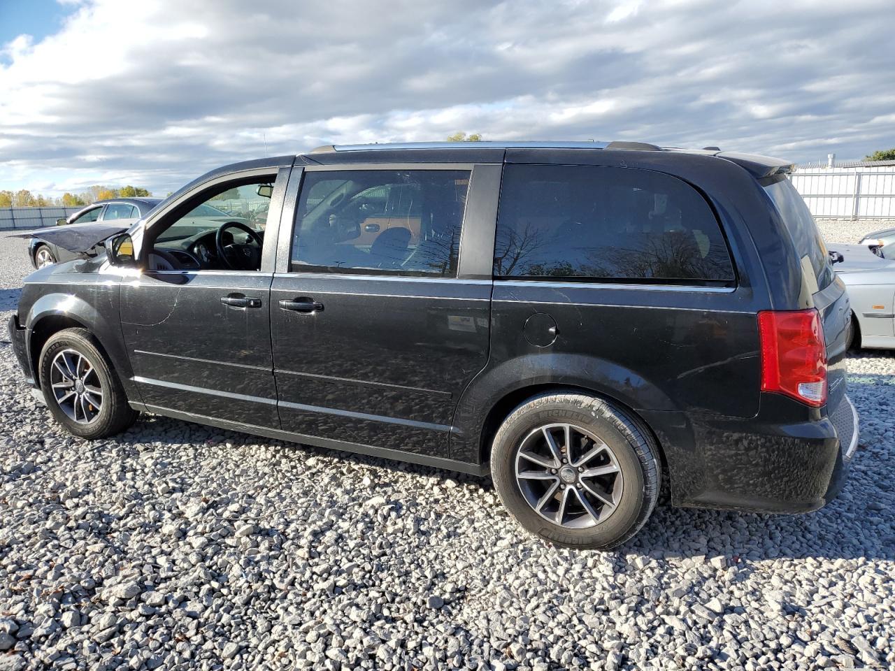 2017 Dodge Grand Caravan Sxt - Фото 2