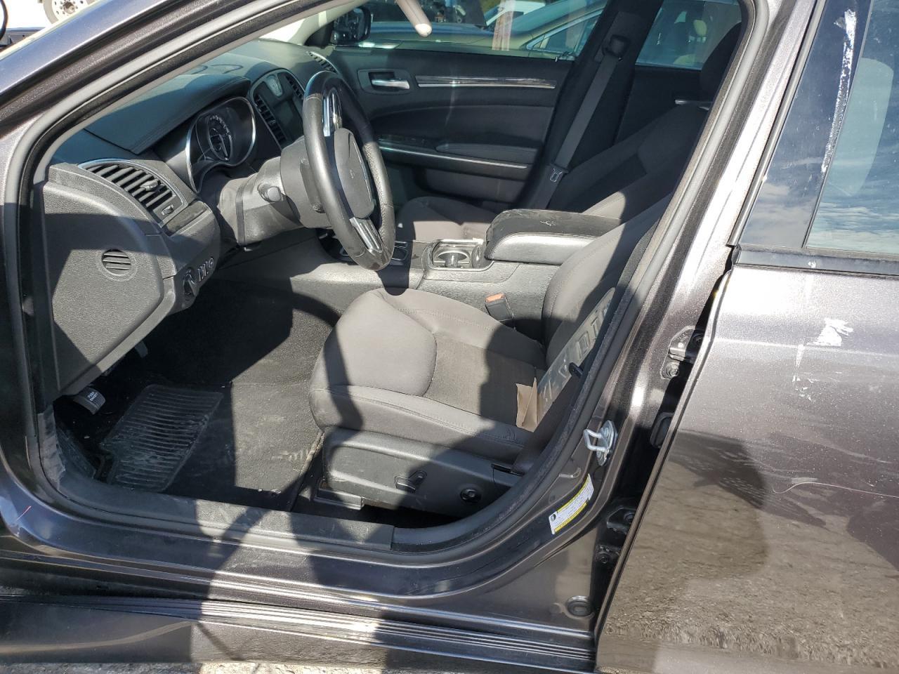 2020 Chrysler 300 Touring - Фото 7