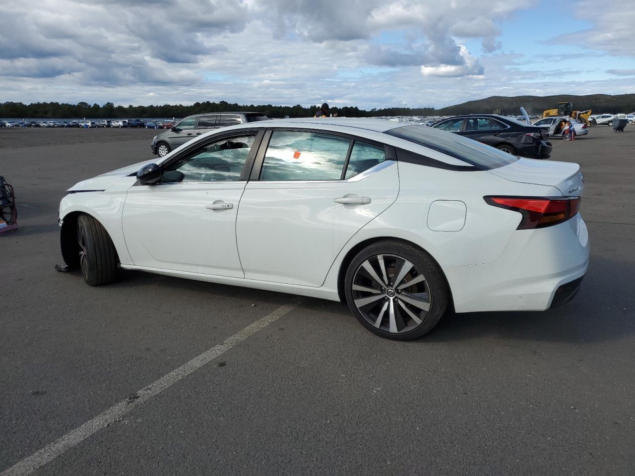 2019 Nissan Altima Sr - Фото 2