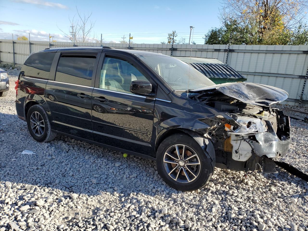 2017 Dodge Grand Caravan Sxt - Фото 4