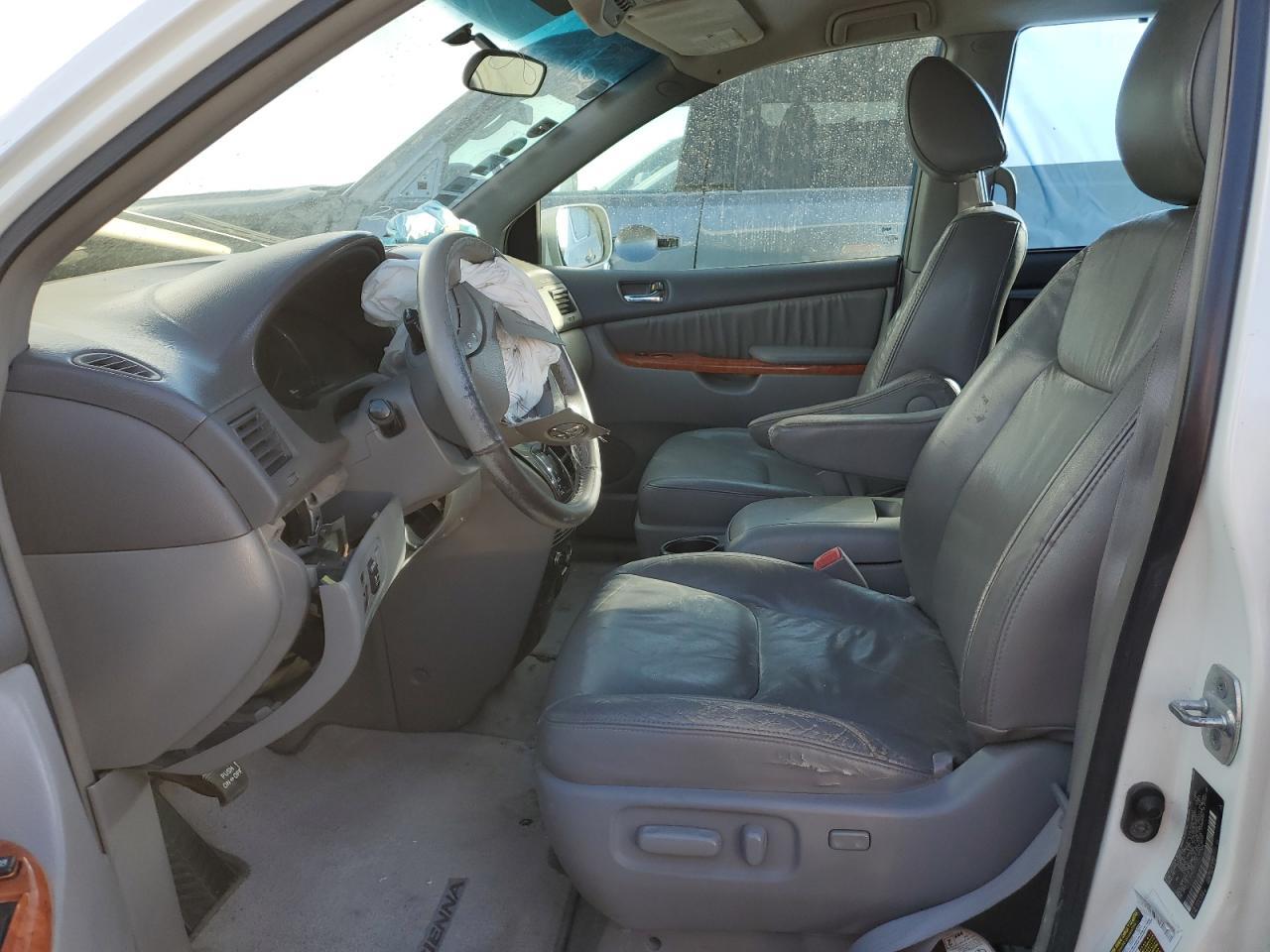 2009 Toyota Sienna - Image 7