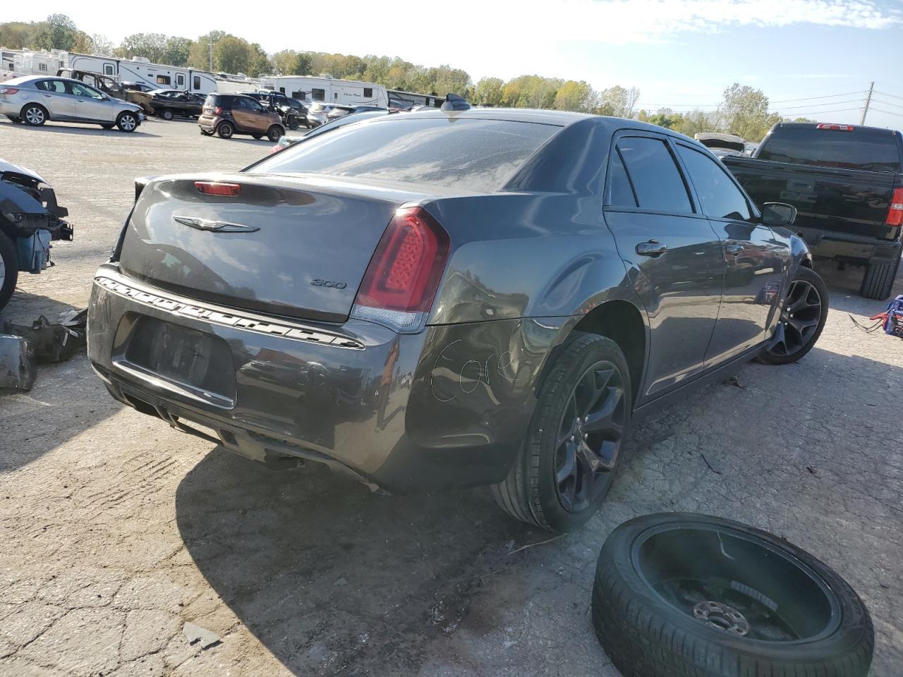 2020 Chrysler 300 Touring - Фото 3