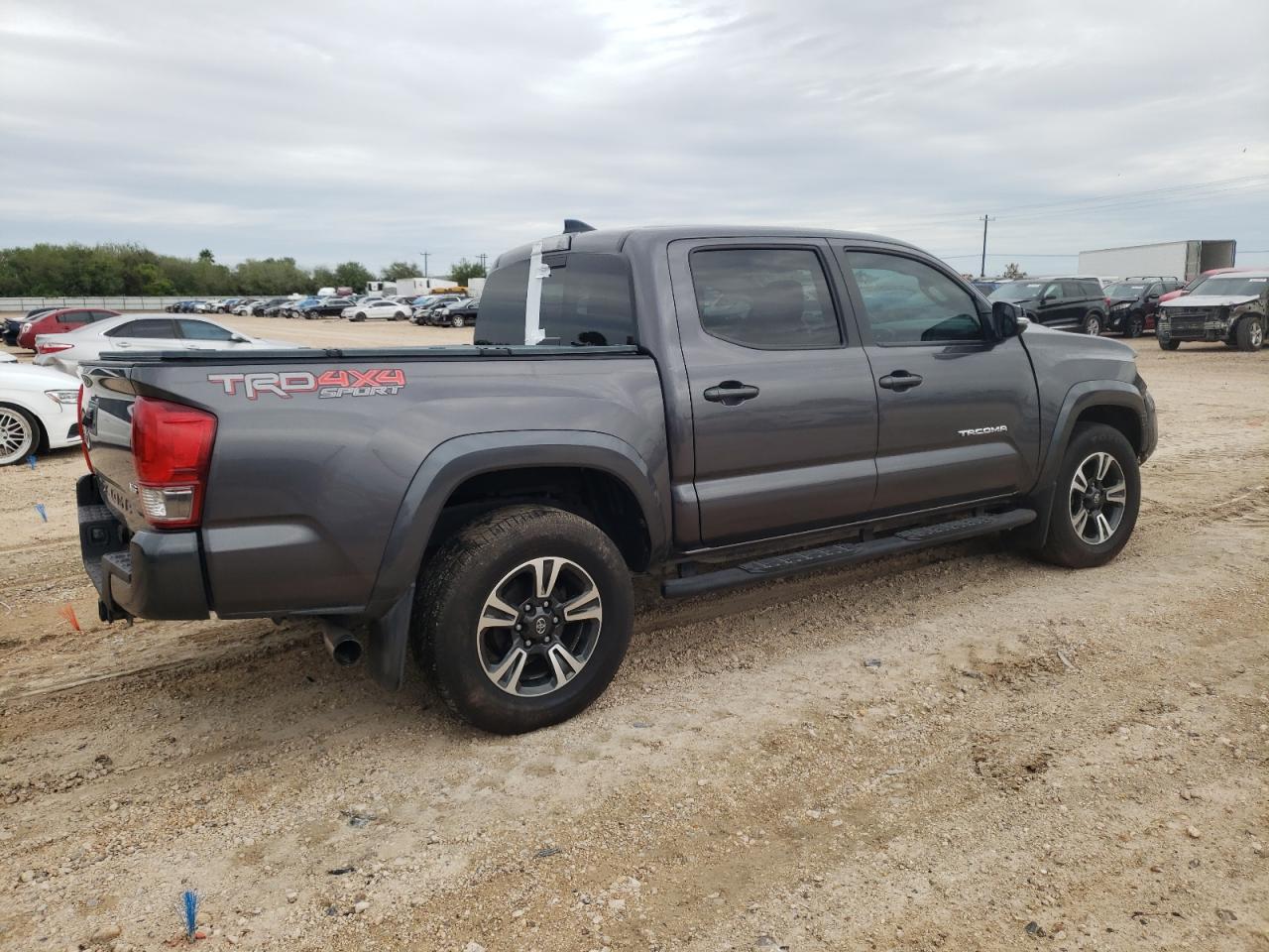 2017 Toyota Tacoma Double Cab - Фото 3