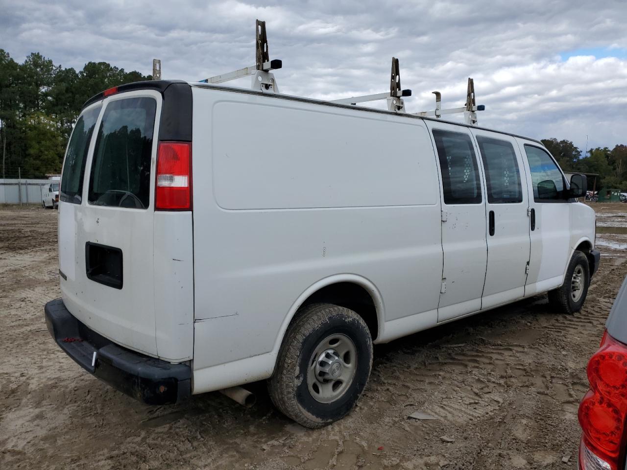 2017 Chevrolet Express G2500 - Фото 3