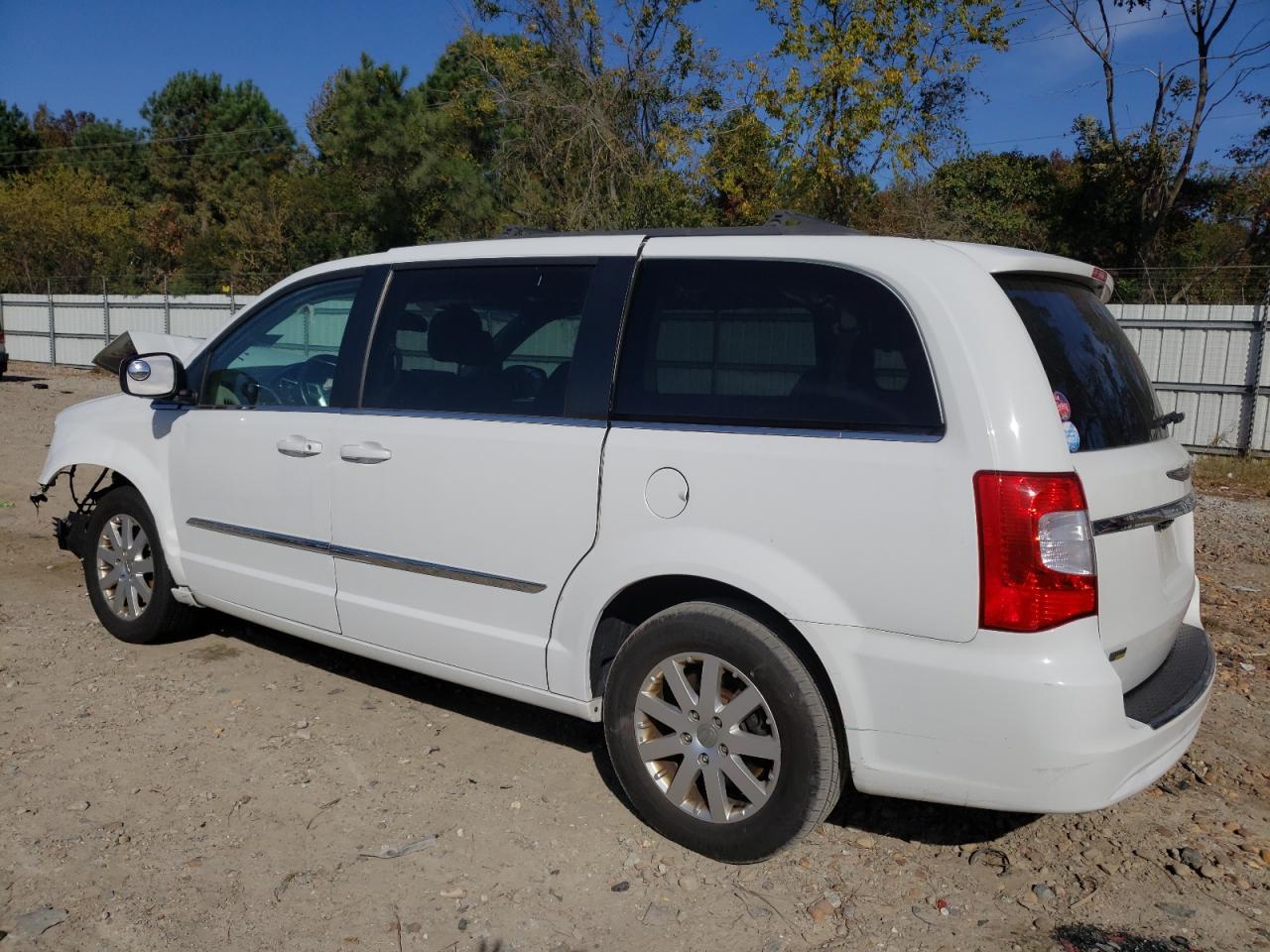 2015 Chrysler Town & Country Touring - Фото 2