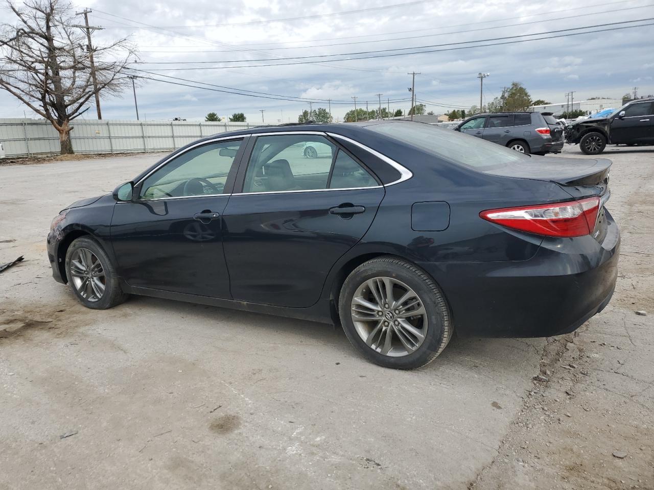 2016 Toyota Camry Le - Фото 2