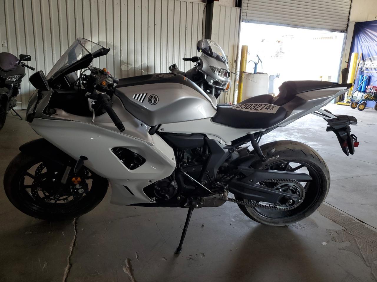 2024 Yamaha Yzfr7 - Фото 3