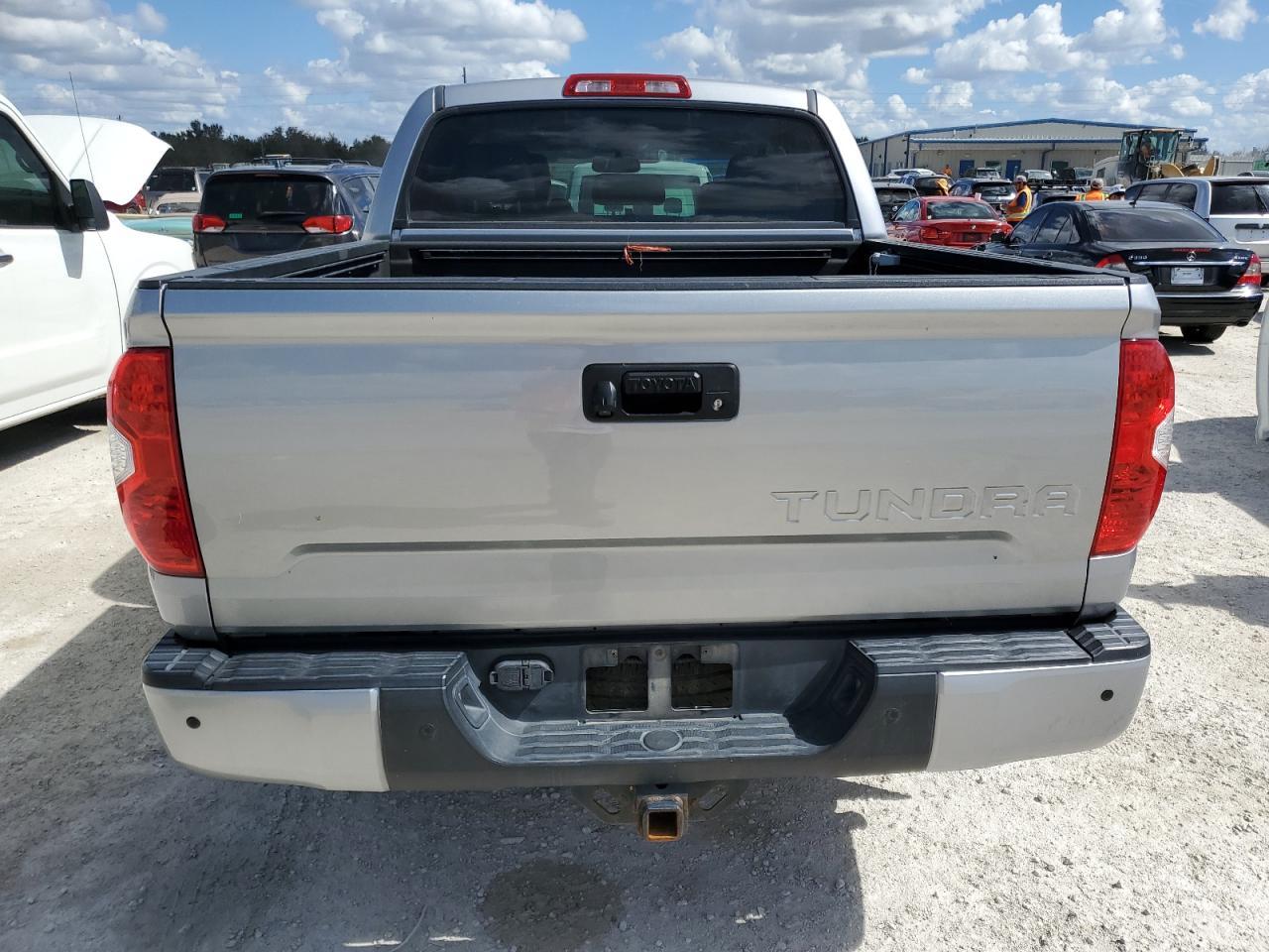 2015 Toyota Tundra Crewmax Limited - Фото 6