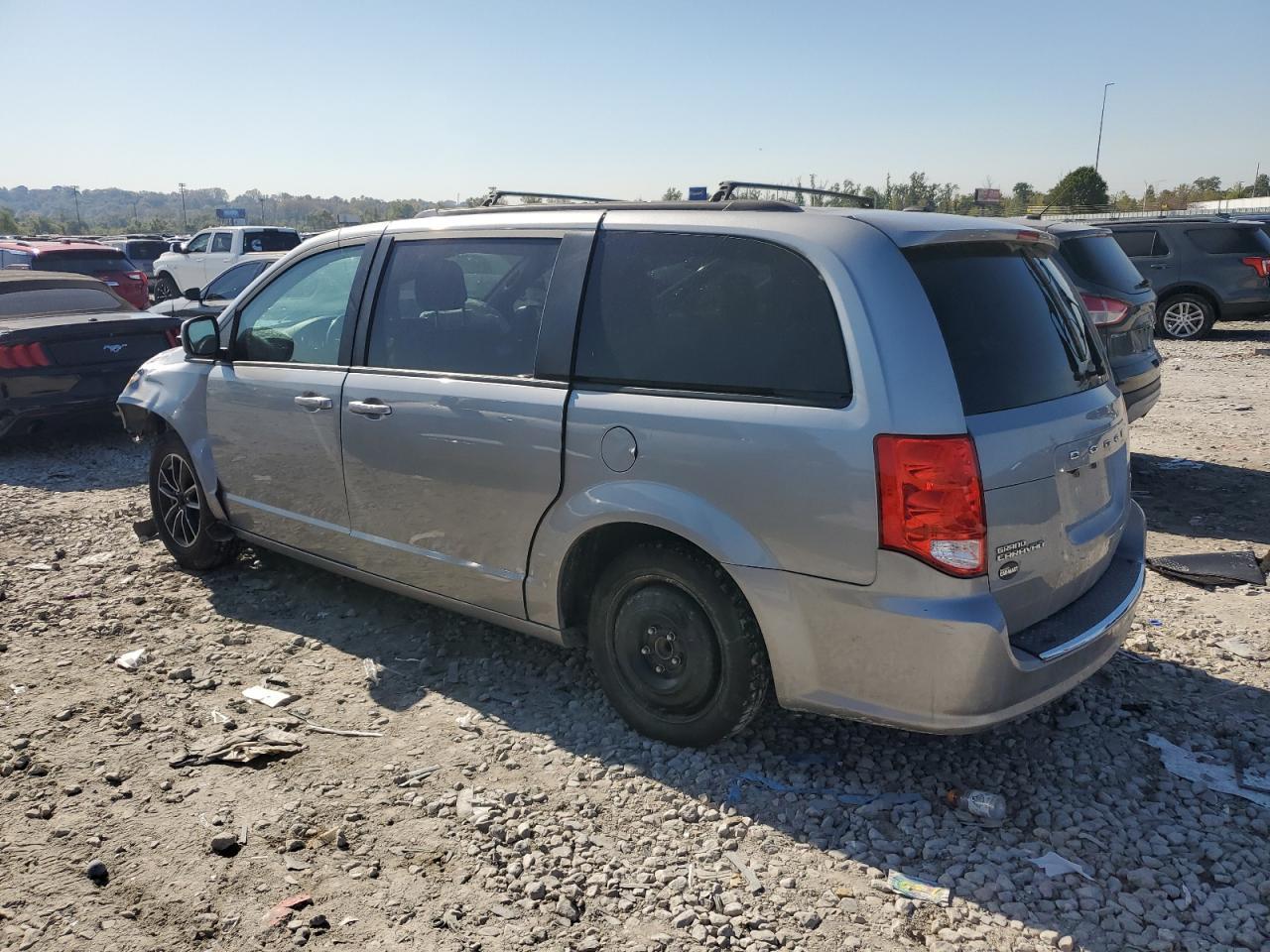2018 Dodge Grand Caravan Gt - Image 2
