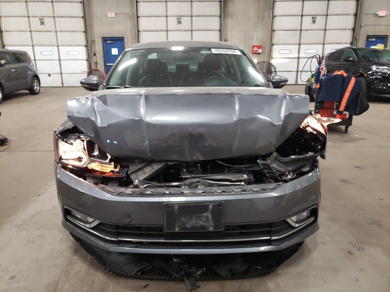 2016 Volkswagen Passat Se - Фото 5