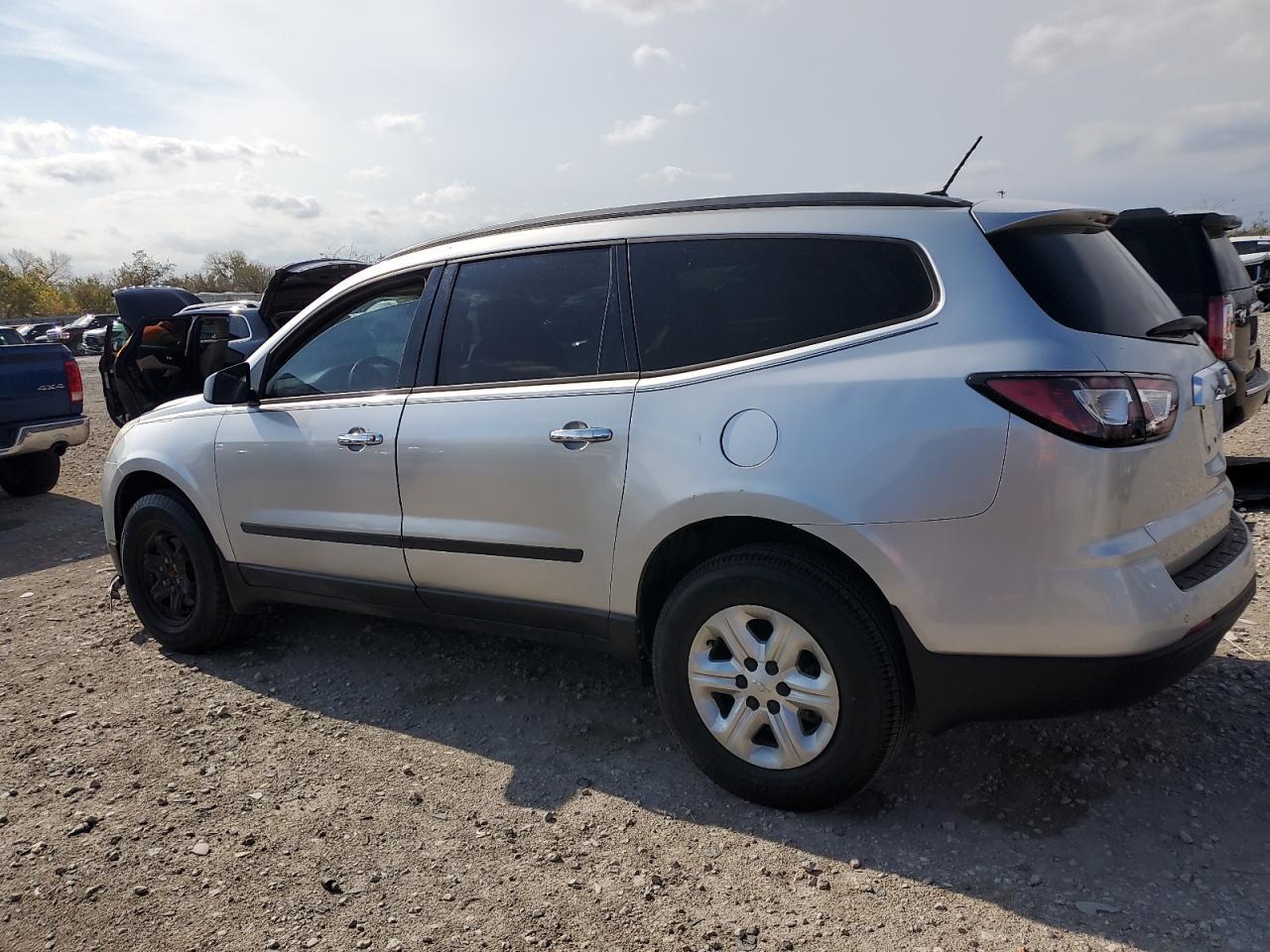 2015 Chevrolet Traverse Ls - Фото 2