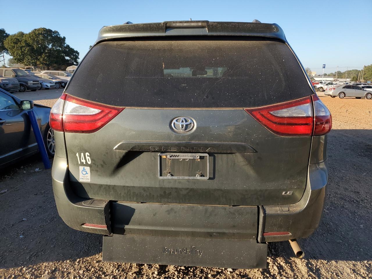 2018 Toyota Sienna Le - Фото 6