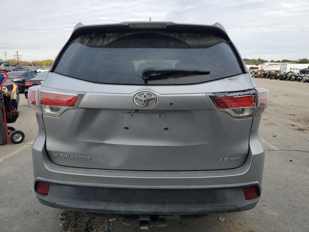 2016 Toyota Highlander Le - Фото 6