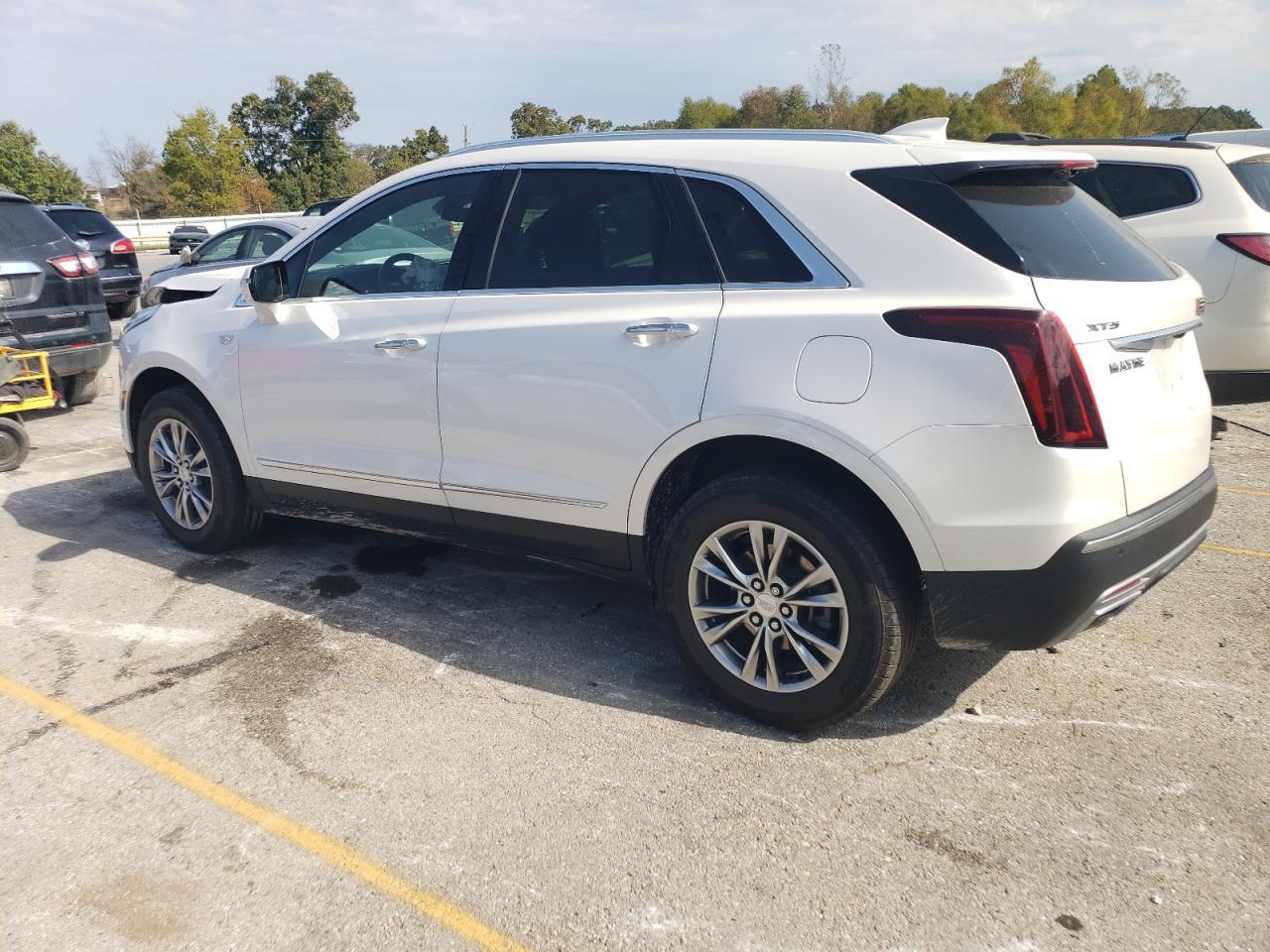2023 Cadillac Xt5 Premium Luxury - Image 2