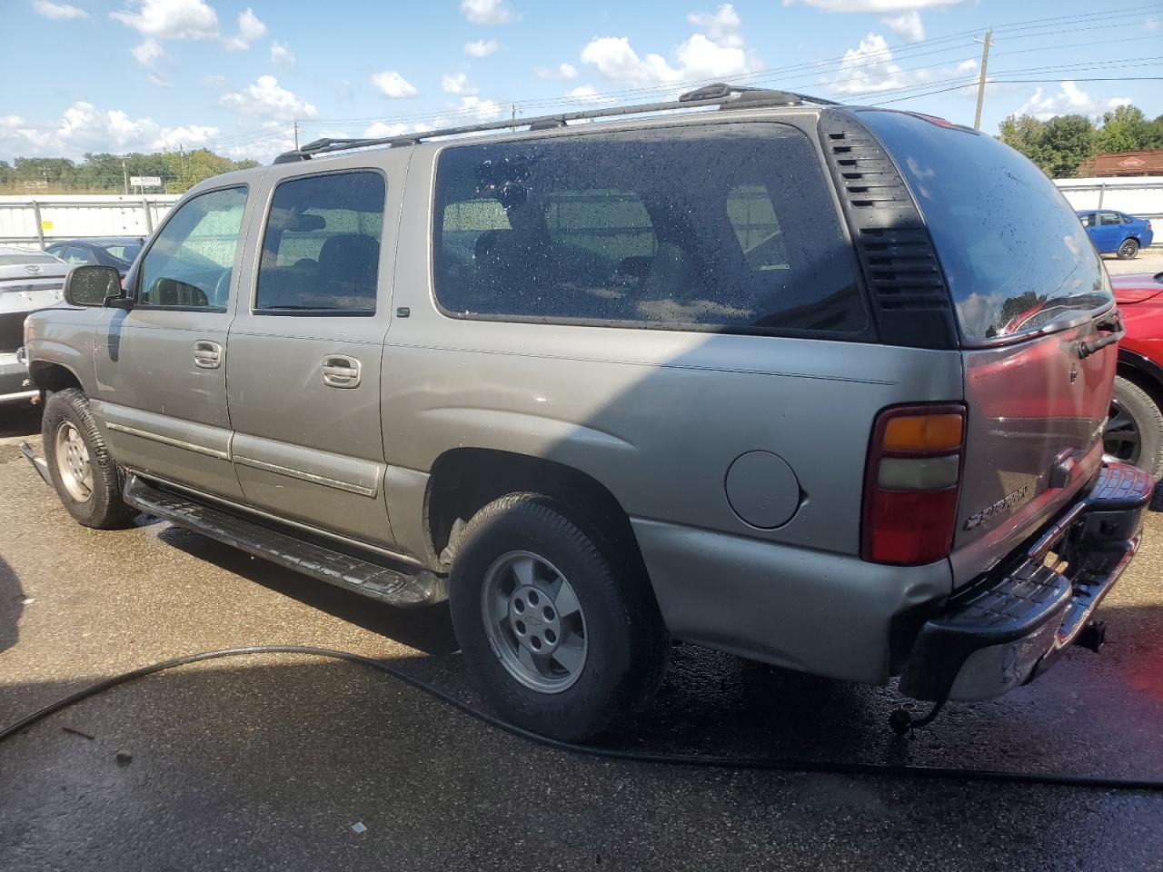 2003 Chevrolet Suburban C1500 - Image 2