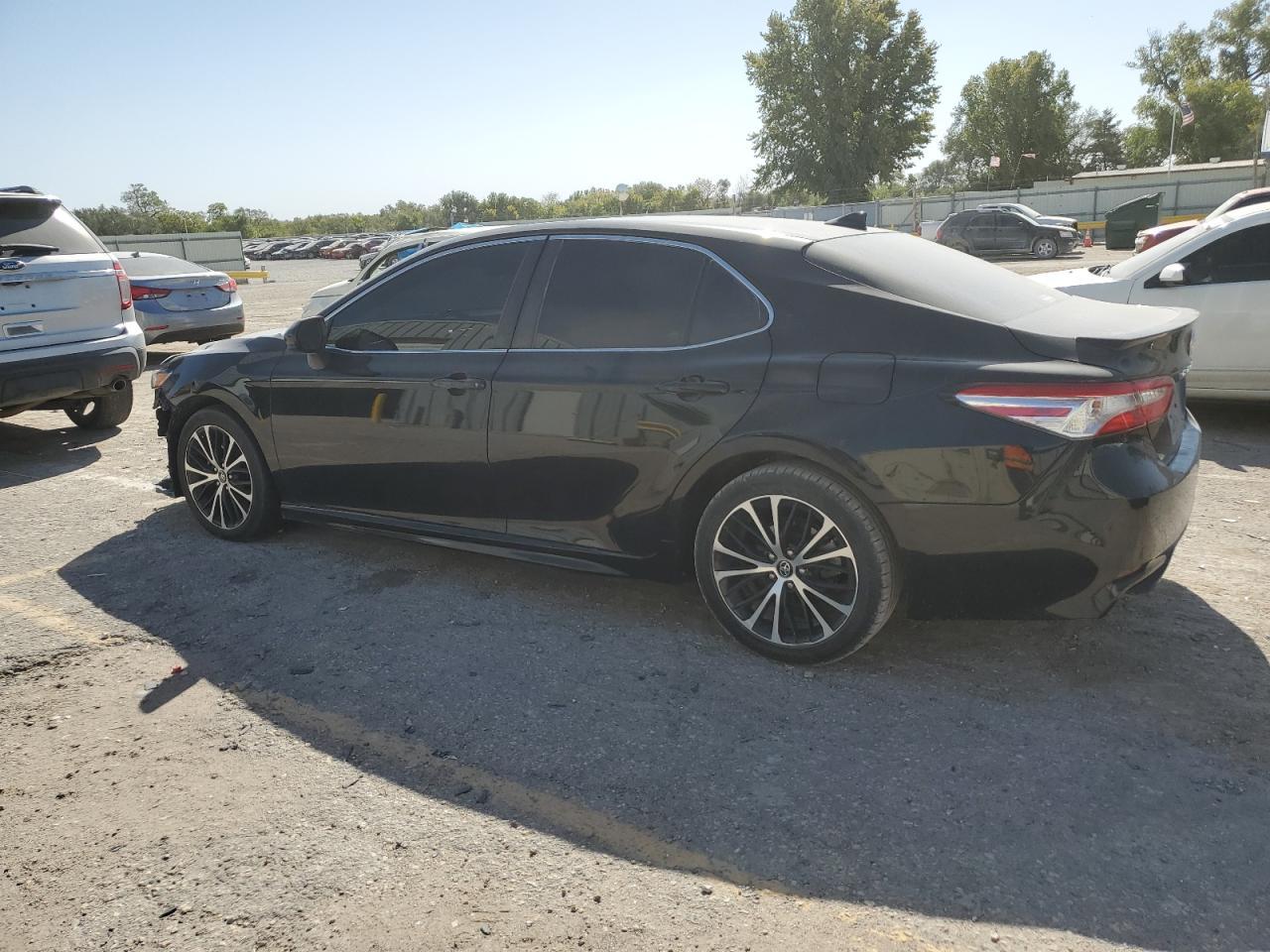 2020 Toyota Camry Se - Image 2