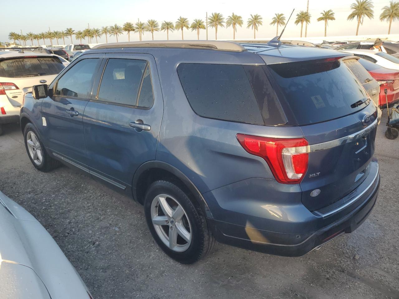 2018 Ford Explorer Xlt - Фото 2