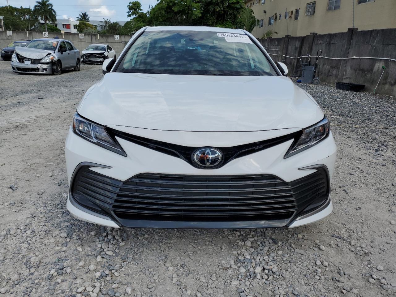 2023 Toyota Camry Le - Фото 5