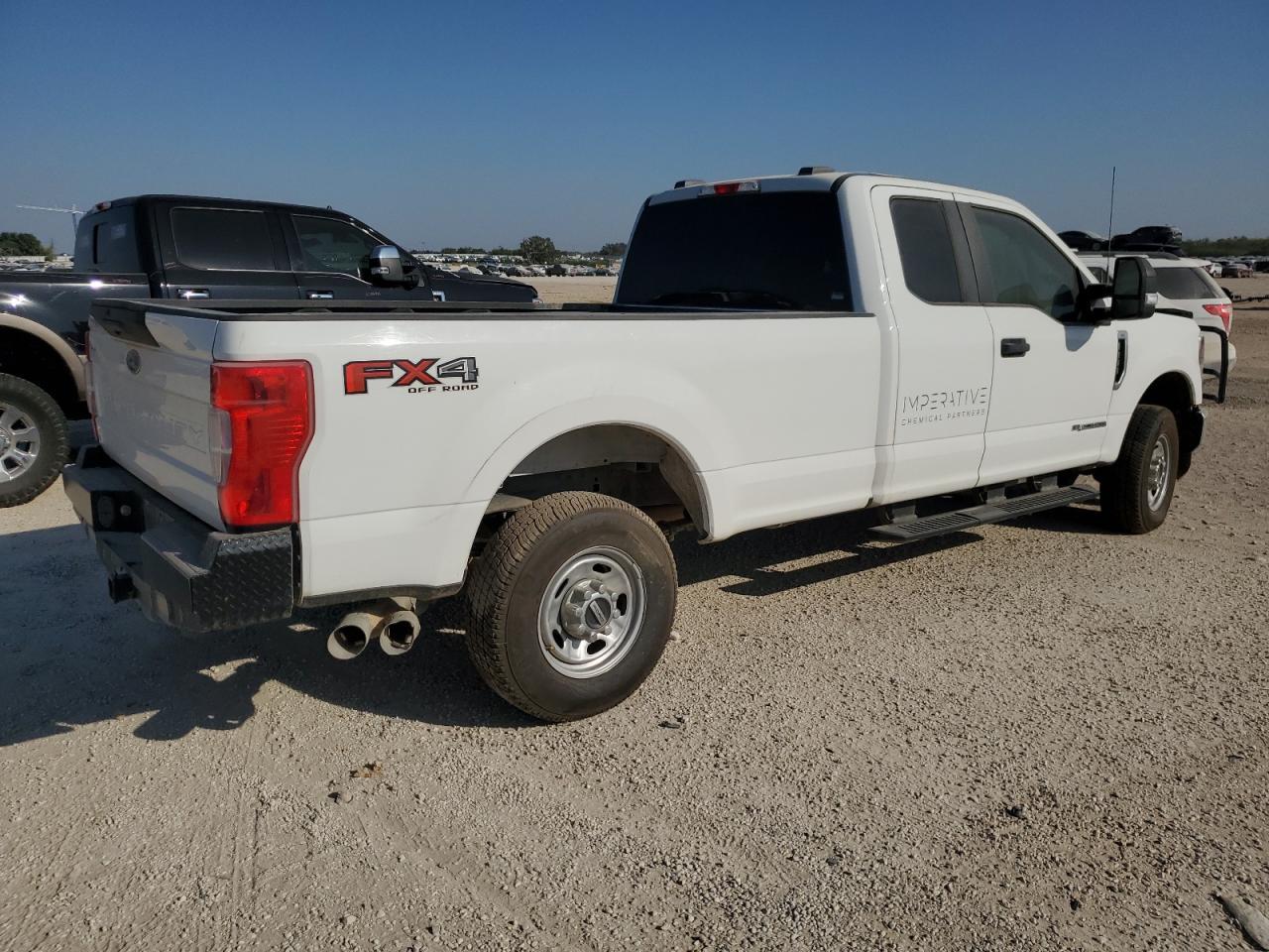 2022 Ford F250 Super Duty - Фото 3