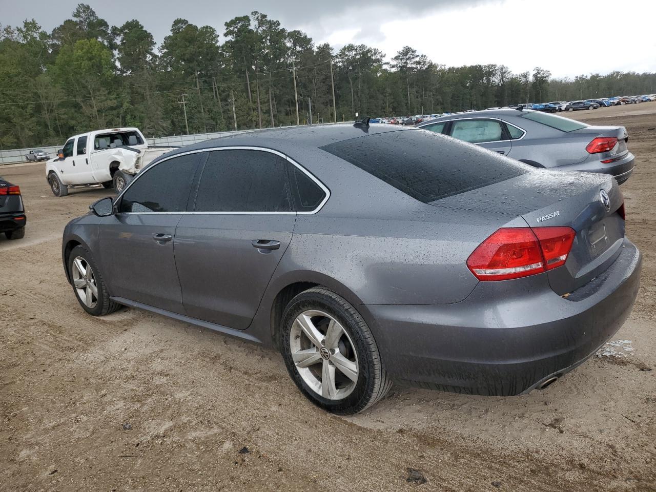 2012 Volkswagen Passat Se - Image 2