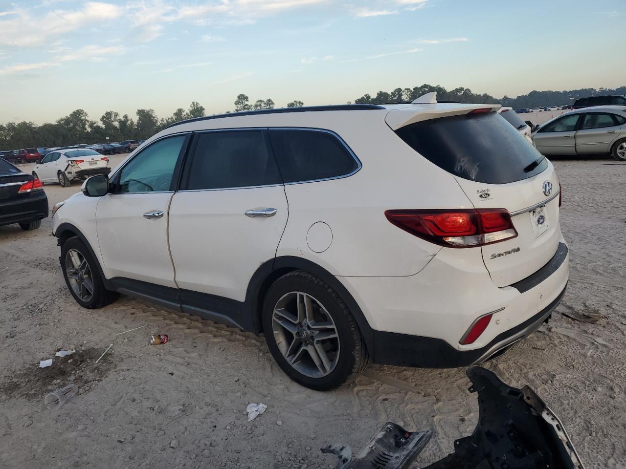 2017 Hyundai Santa Fe Se Ultimate - Image 2