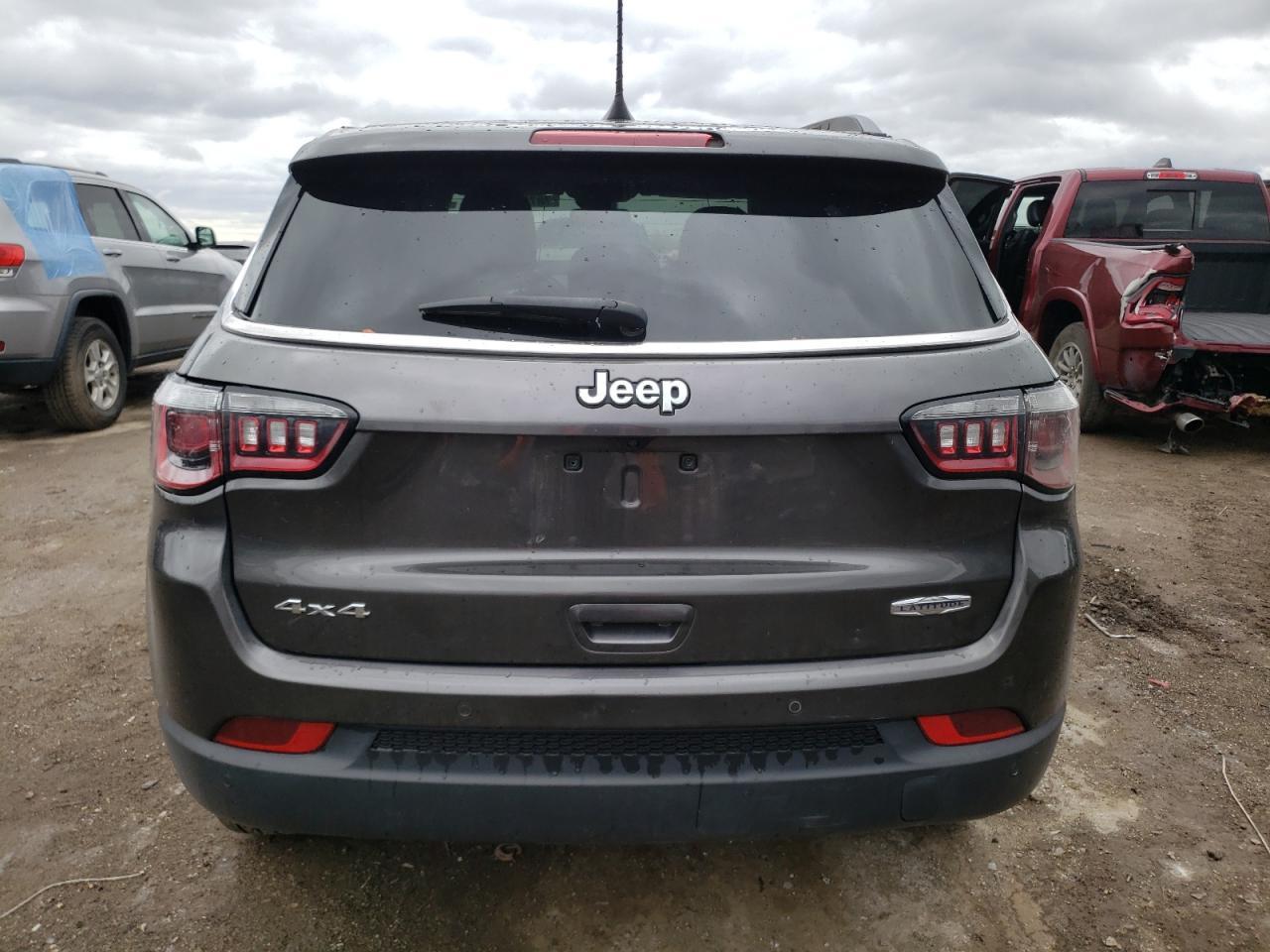 2018 Jeep Compass Latitude - Image 6