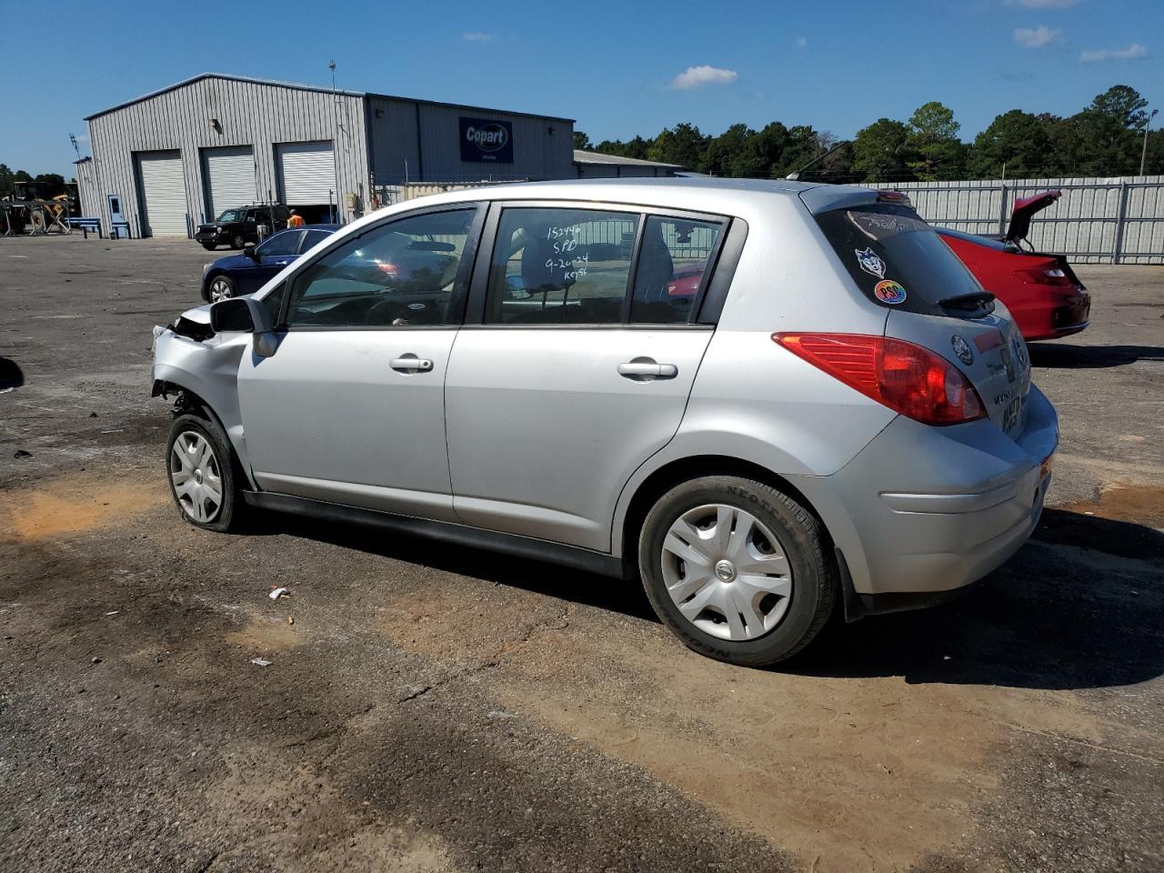 2011 Nissan Versa S - Фото 2