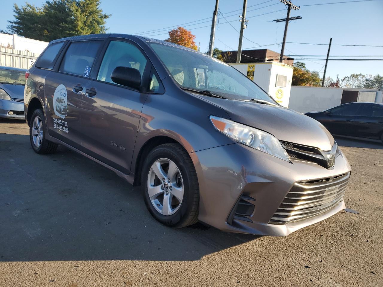 2020 Toyota Sienna L 7-Passenger - Image 4