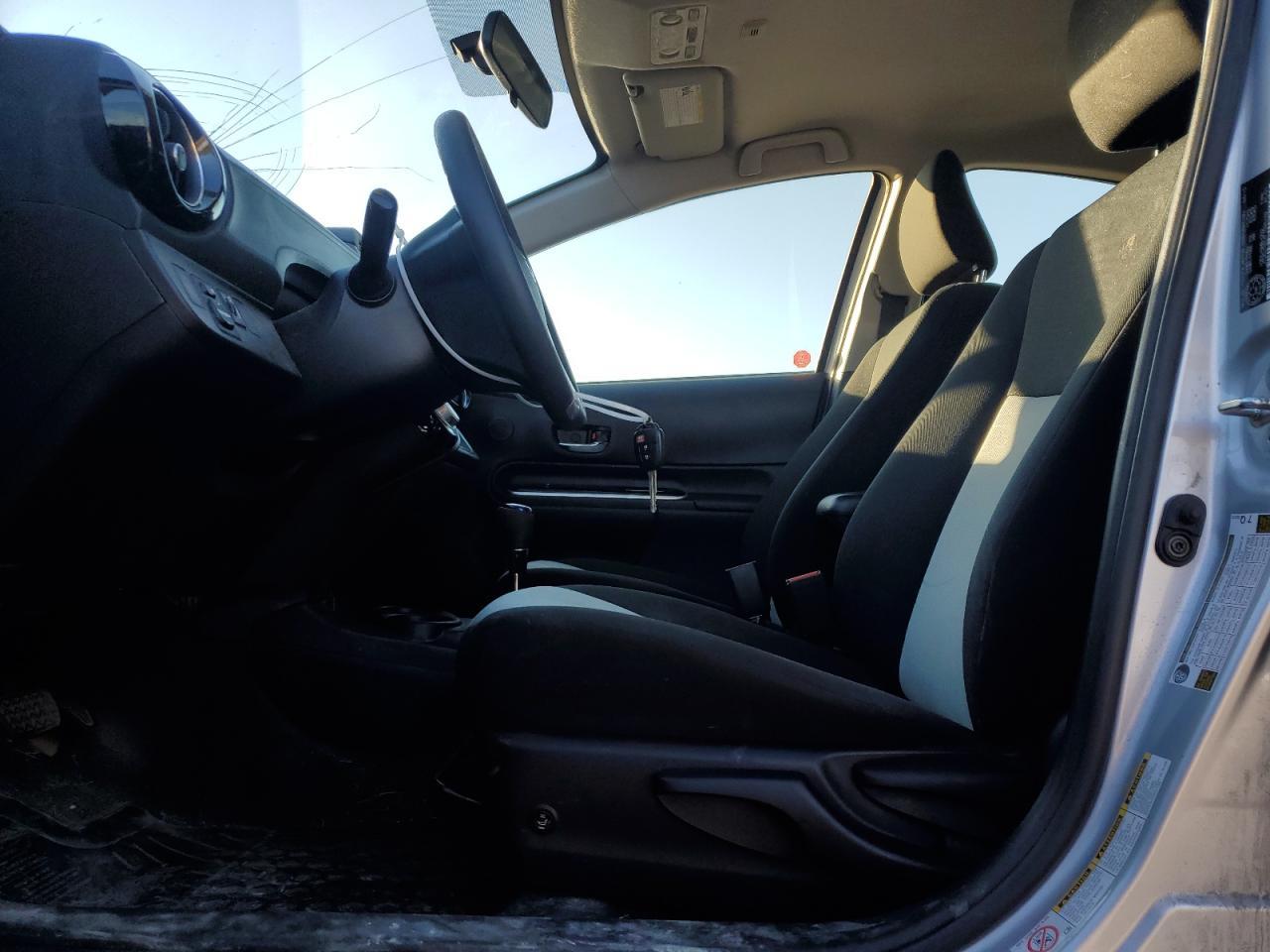 2015 Toyota Prius C - Фото 7