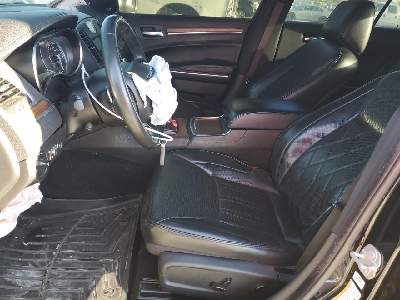2019 Chrysler 300C - Image 7