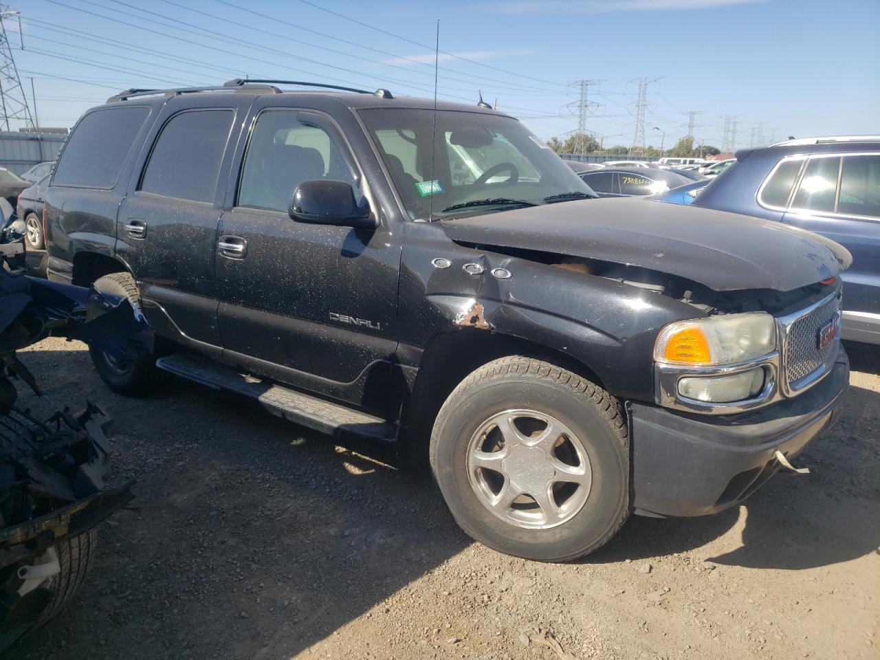 2004 GMC Yukon Denali - Image 4