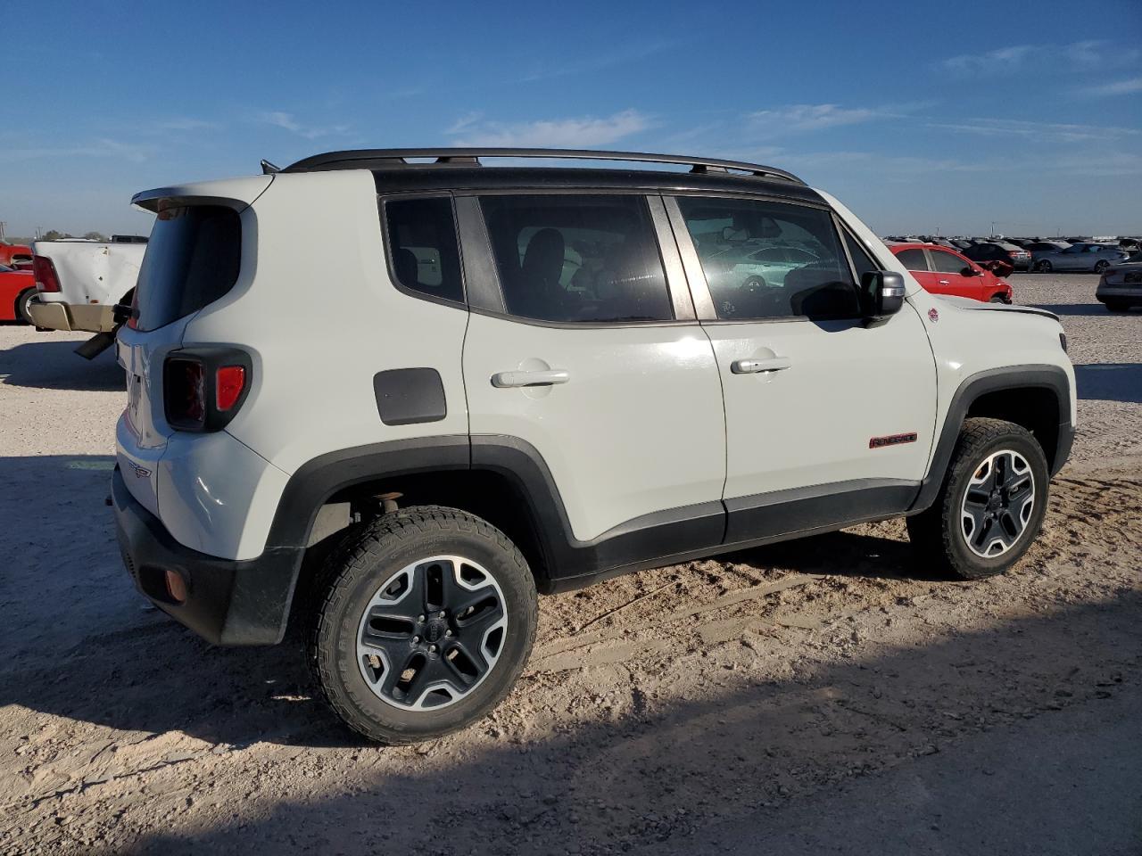 2016 Jeep Renegade Trailhawk - Фото 3