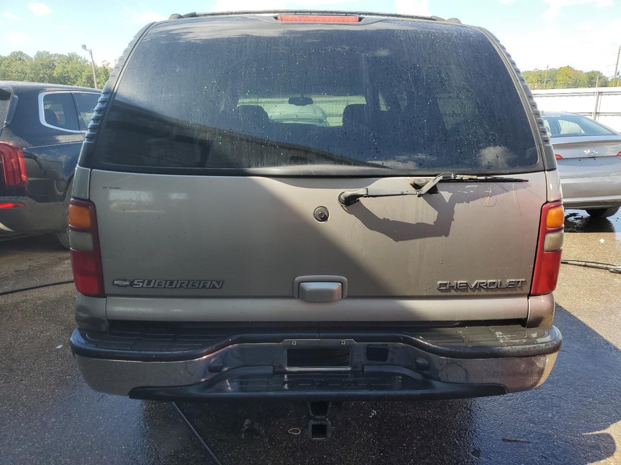 2003 Chevrolet Suburban C1500 - Image 6