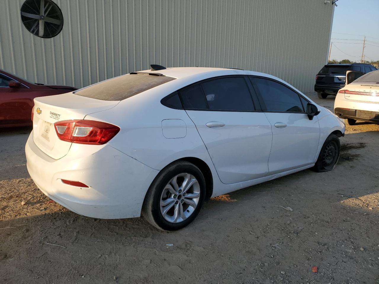 2017 Chevrolet Cruze Ls - Фото 3
