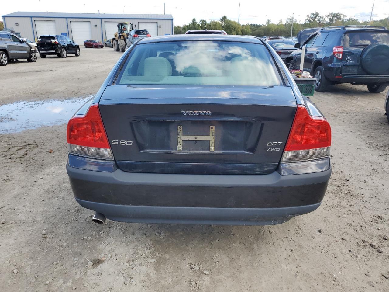 2004 Volvo S60 2.5T - Image 6