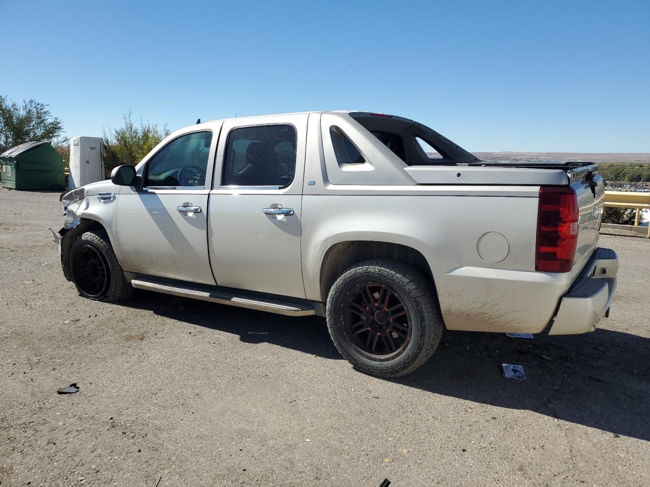 2007 Chevrolet Avalanche C1500 - Image 2